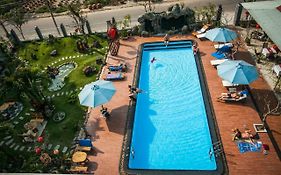 Kiki Hostel & Pool Club